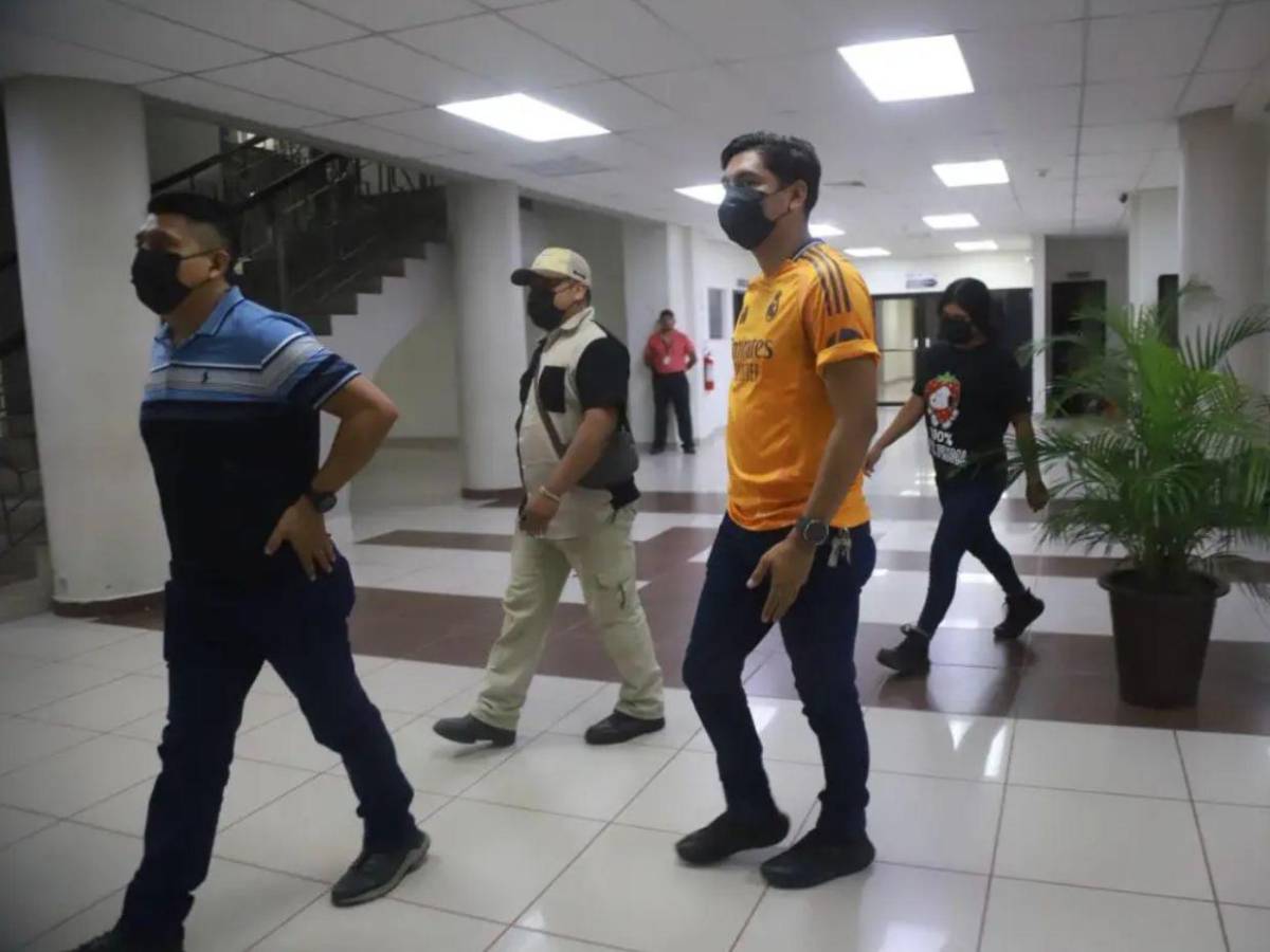 Agentes de la DAET se entregan; investigan si droga era para implantar pruebas a detenidos