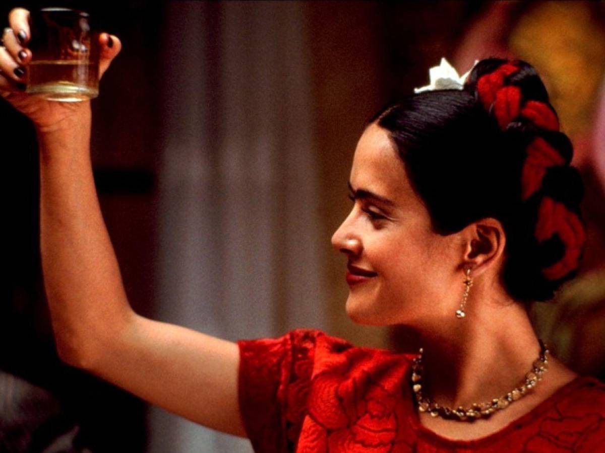 Salma Hayek: De México a Hollywood, una vida entre el cine, la moda y la filantropía