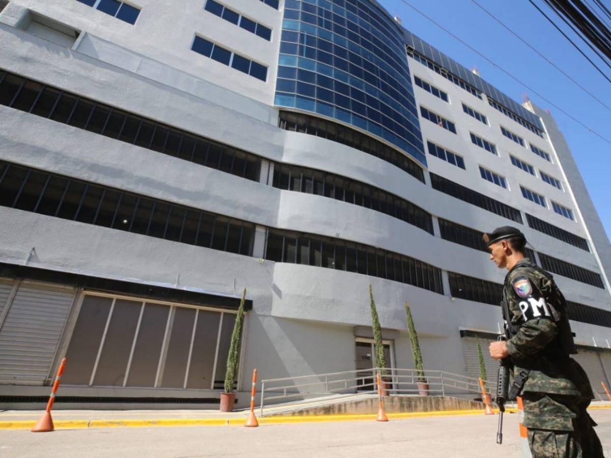 Instalaciones del CNE bajo resguardo militar y policial previo a elecciones