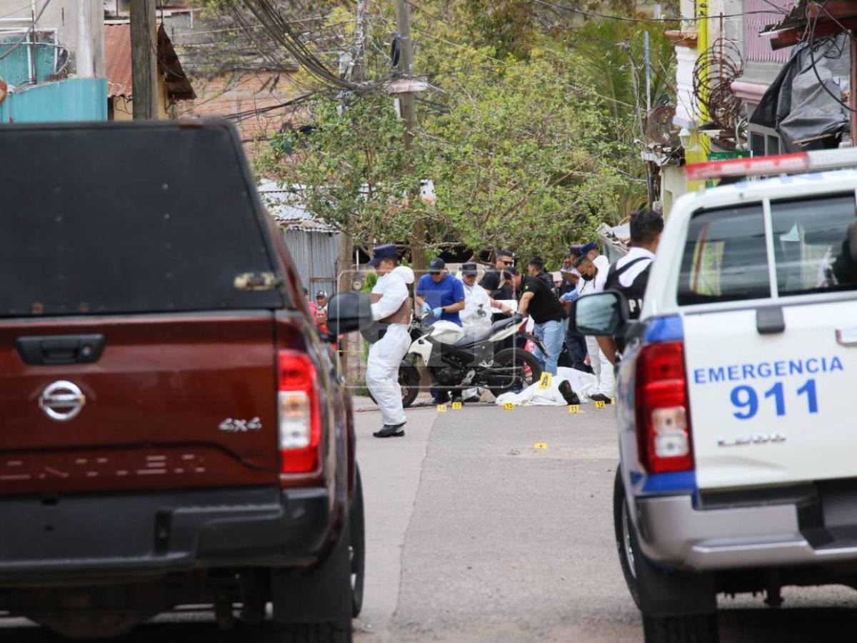 ¡Llena de casquillos! Así quedó la escena del crimen de una pareja en la colonia Estados Unidos