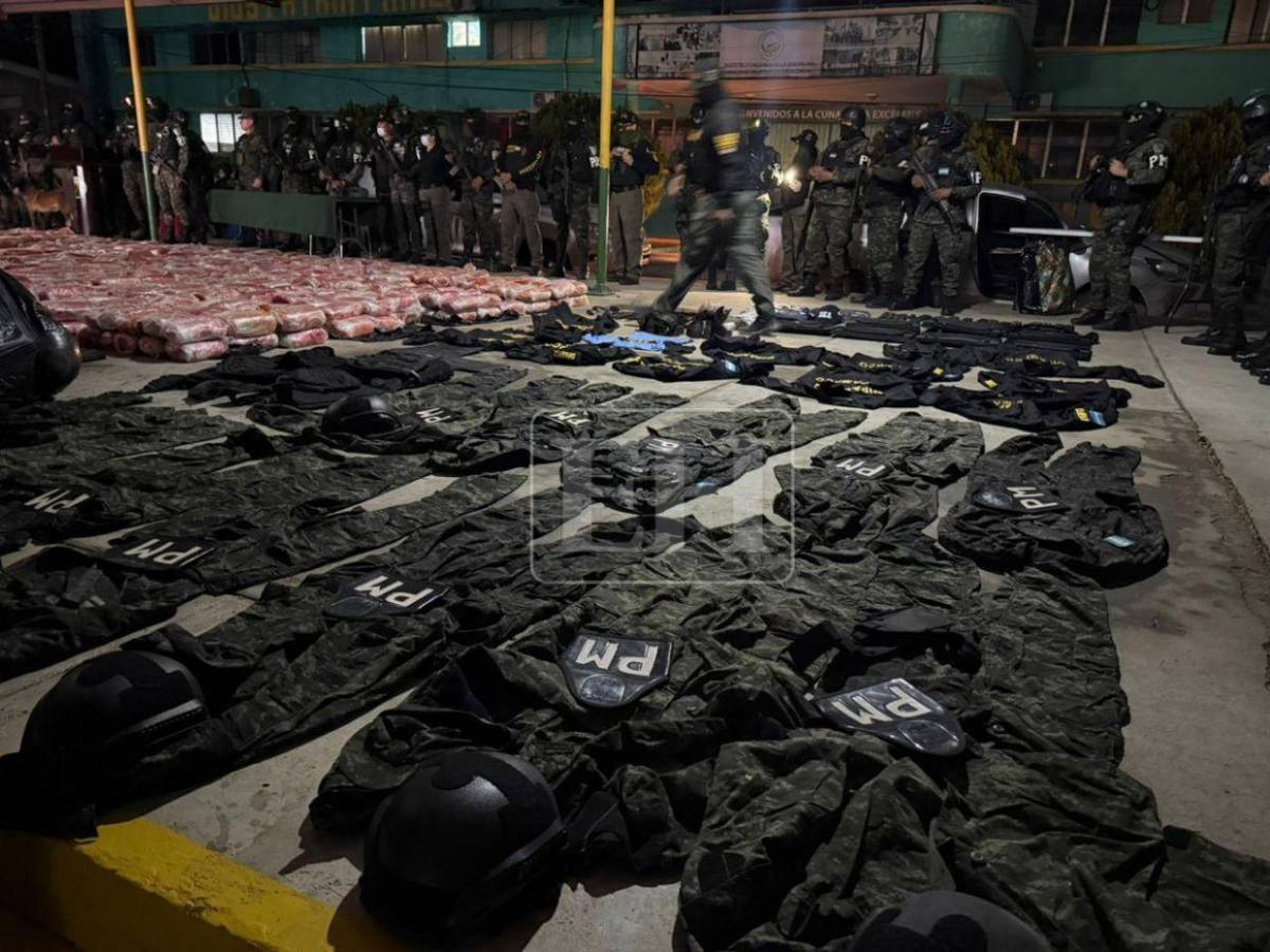 Armas, bombas, drogas y uniformes de la DEA: los decomisos tras operativo en SPS