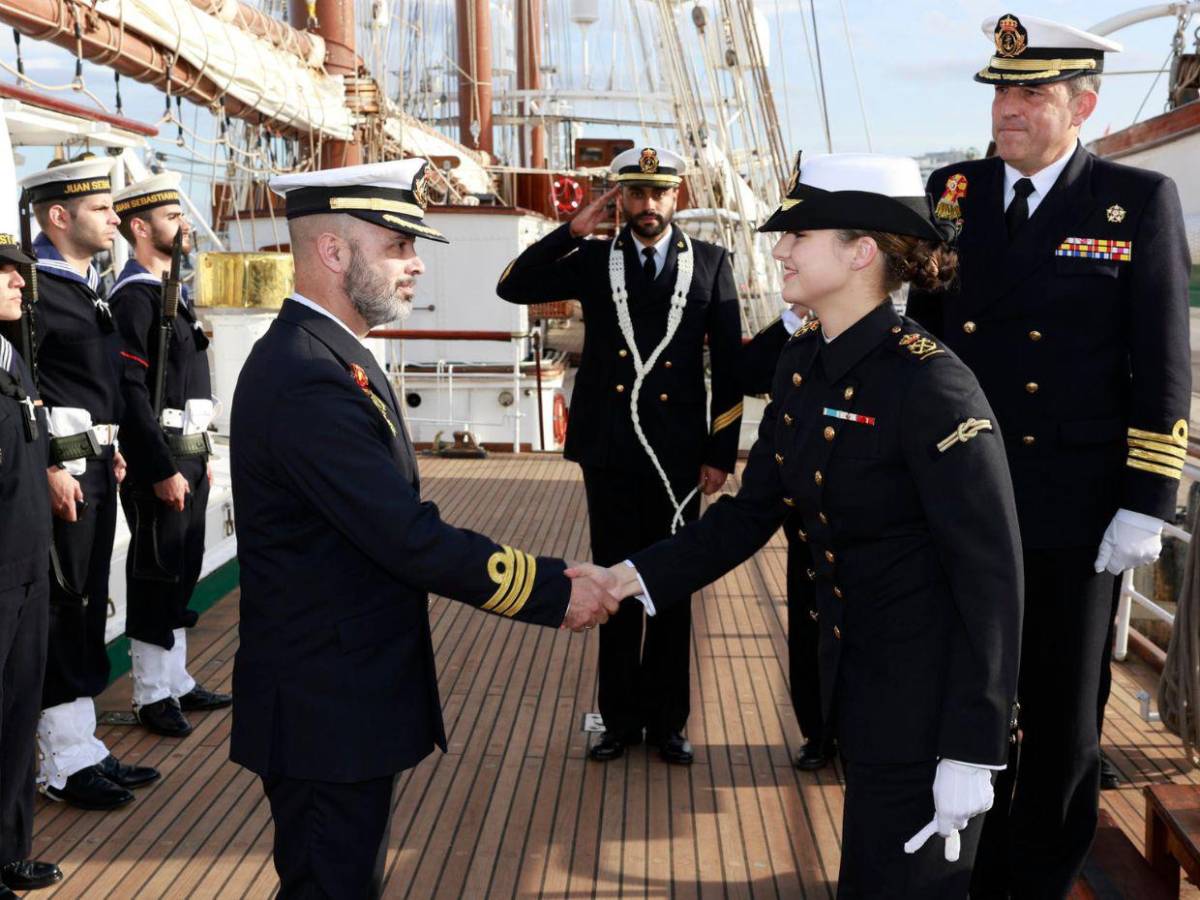 Princesa Leonor se embarca en el buque Elcano; estará en alta mar seis meses Princesa Leonor se embarca en el buque Elcano; estará en alta mar seis meses