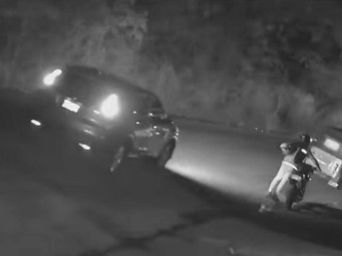 En 32 segundos y en mototaxi asaltan a un motociclista en Los Laureles