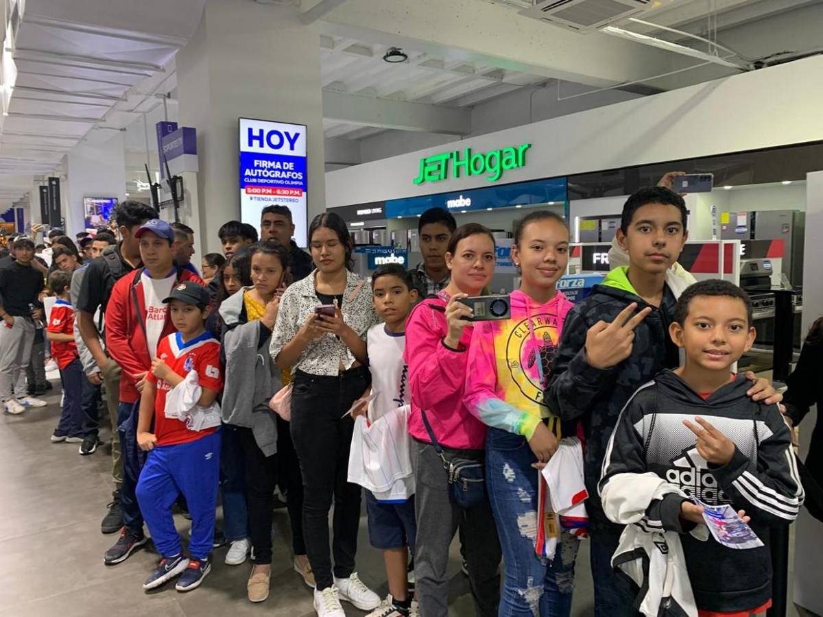 Autógrafos, fotos y trofeos: una tarde inolvidable con el Olimpia