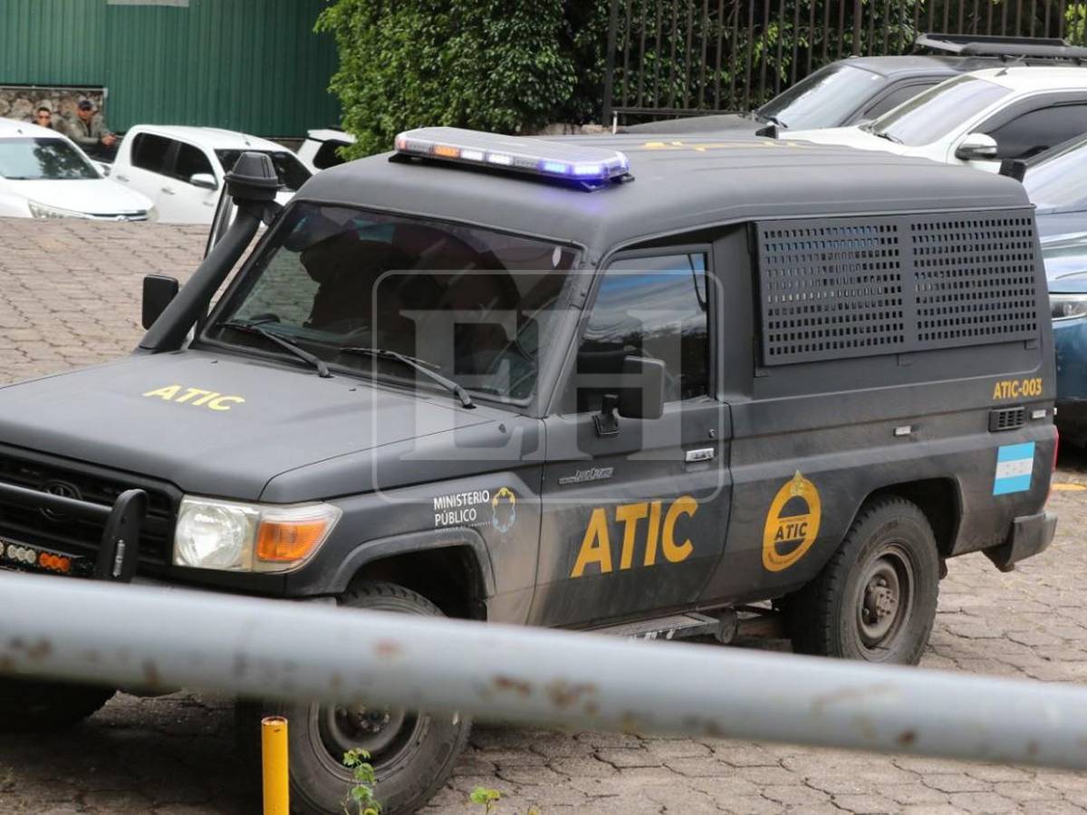 Con cobijas y bien abrigados: llegan detenidos a su audiencia por caso Sedesol