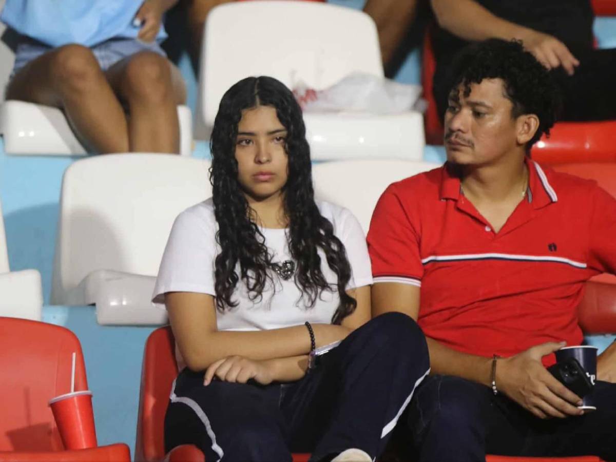 Esposa de directivo y chica misteriosa sorprenden: Linduras en el Motagua vs Alajuelense