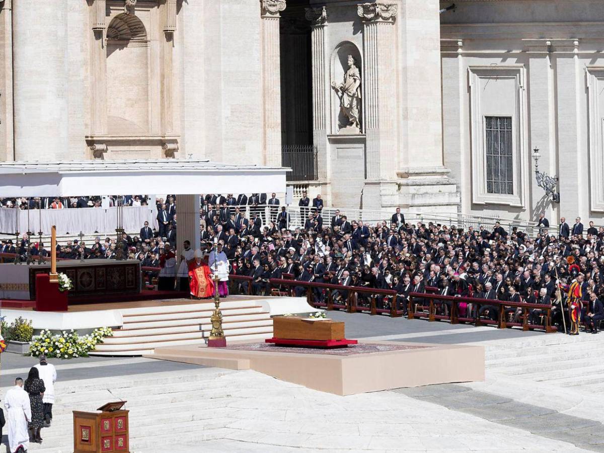 Así se vivió la misa de exequias por el papa Francisco en la Plaza de San Pedro Así se vivió la misa de exequias por el papa Francisco en la Plaza de San Pedro