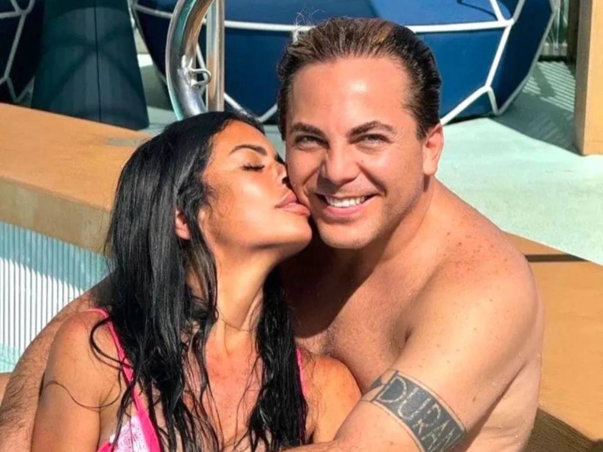 Confirman que Cristian Castro toma leche en biberón a sus 50 años