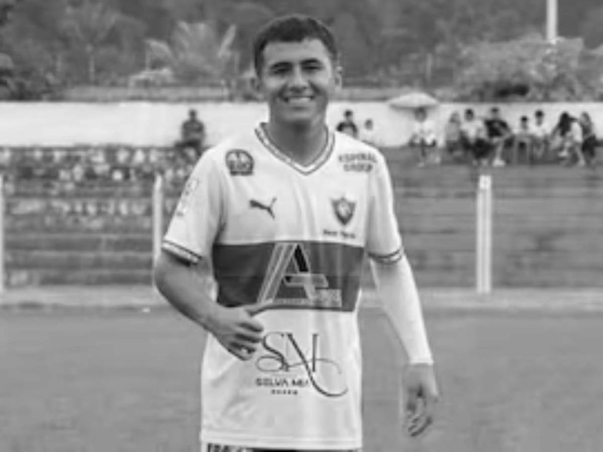 Muere futbolista tras fuerte choque con portero en pleno partido