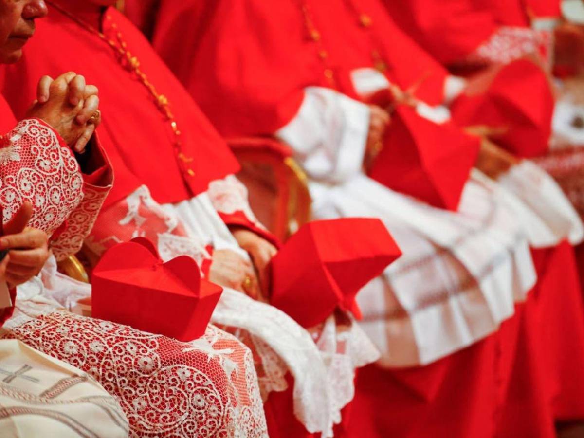 Sin techo y a pan y agua: así fue el cónclave más largo de la historia