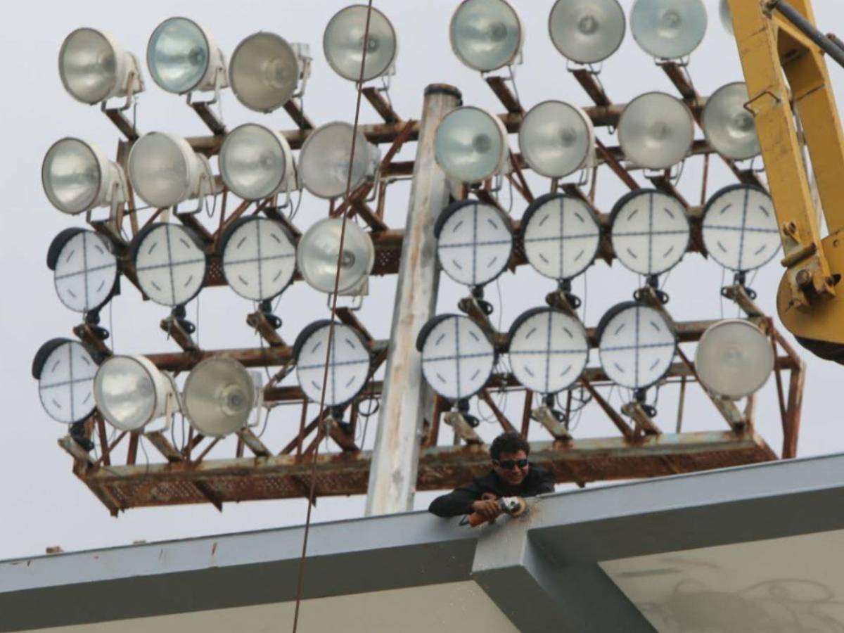 Así va quedando el Estadio Nacional de Tegucigalpa con su nueva pantalla gigante