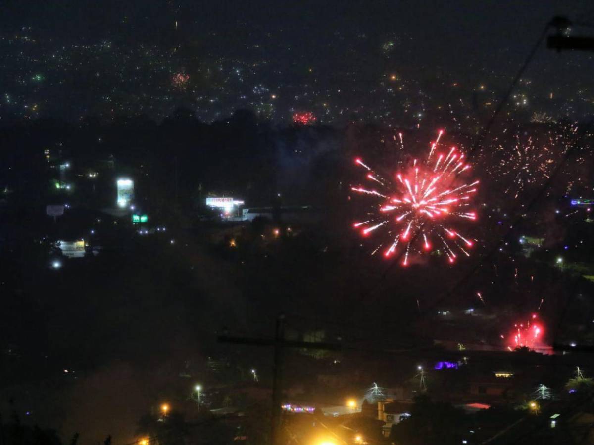 ¡Bienvenido 2026! Capitalinos iluminaron el cielo para celebrar el año nuevo