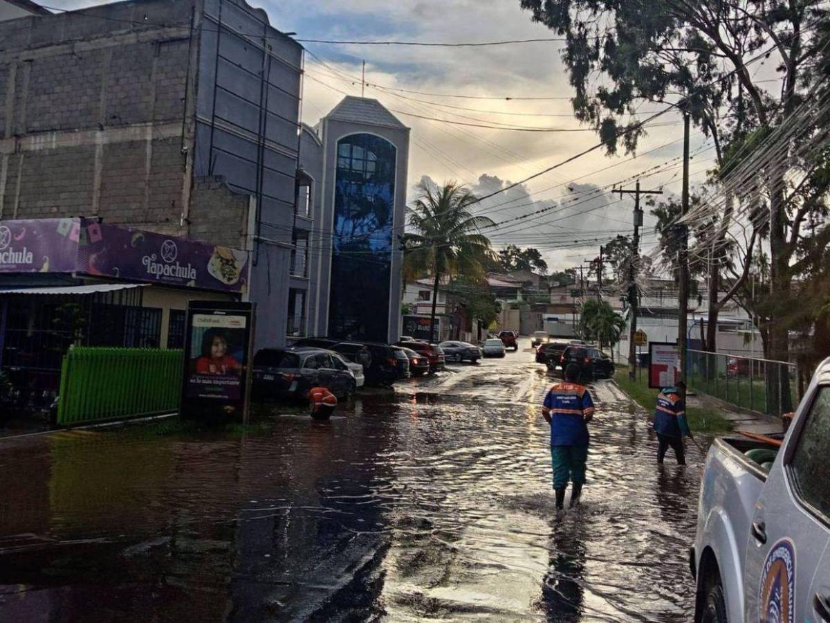 Fuertes corrientes de agua e inundaciones registró Tegucigalpa por lluvias