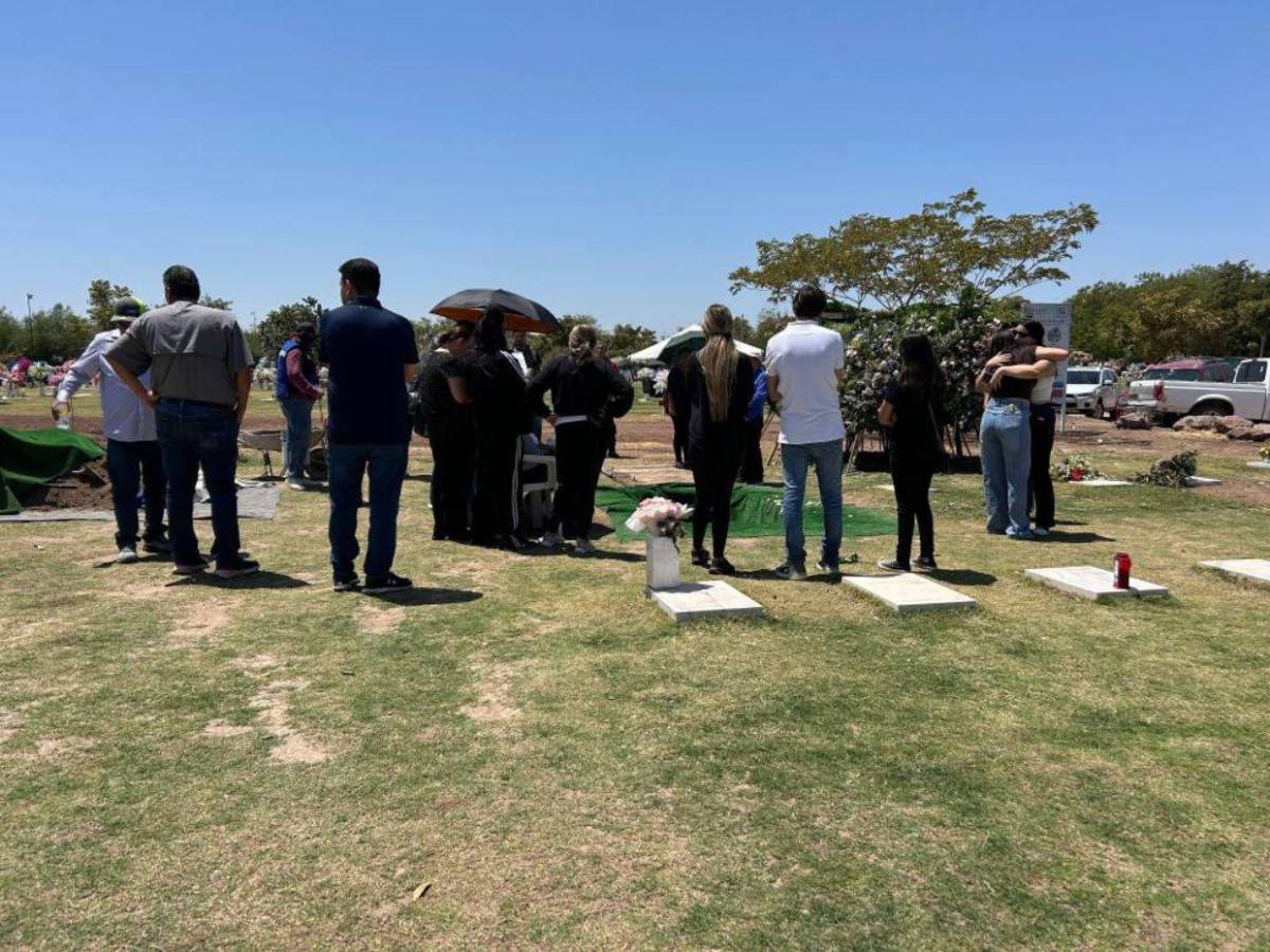 Dan último adiós a Vivian Karely Aispuro, joven hallada muerta en Culiacán Dan último adiós a Vivian Karely Aispuro, joven hallada muerta en Culiacán