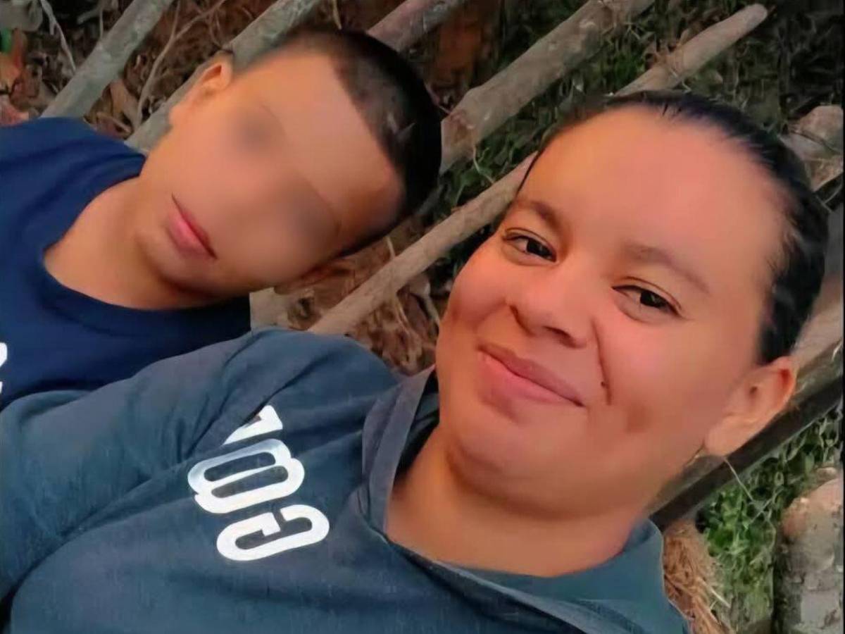 El emotivo adiós a Iris y Javier Varela, hermanos que murieron en accidente en Danlí El emotivo adiós a Iris y Javier Varela, hermanos que murieron en accidente en Danlí