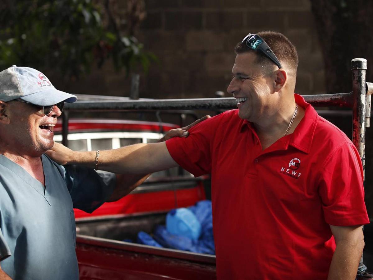 Mario Guevara, periodista deportado por informar arresto de migrantes, ya está en El Salvador