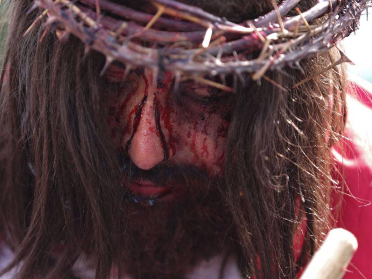 Mario y Erick, los hermanos que interpretaron a Jesús y a Satanás en Vía Crucis de la capital Mario y Erick, los hermanos que interpretaron a Jesús y a Satanás en Vía Crucis de la capital