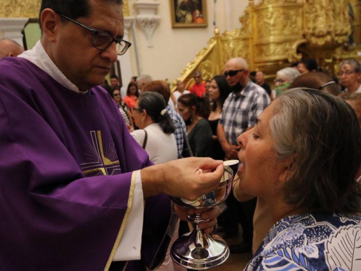 Feligresía capitalina recibe la Cuaresma con fe y devoción Feligresía capitalina recibe la Cuaresma con fe y devoción