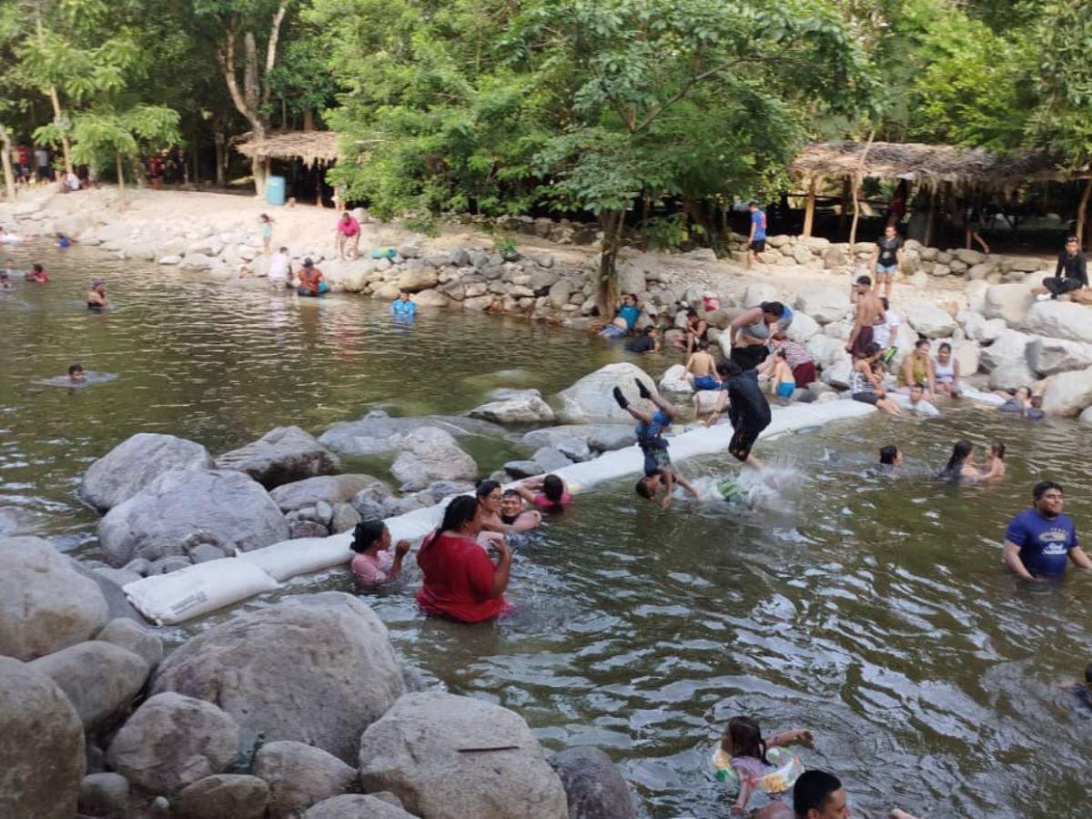 Vacacionistas retornan a sus hogares tras concluir el Feriado Morazánico