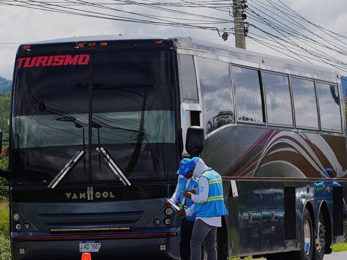Vacacionistas retornan a sus hogares tras concluir el Feriado Morazánico