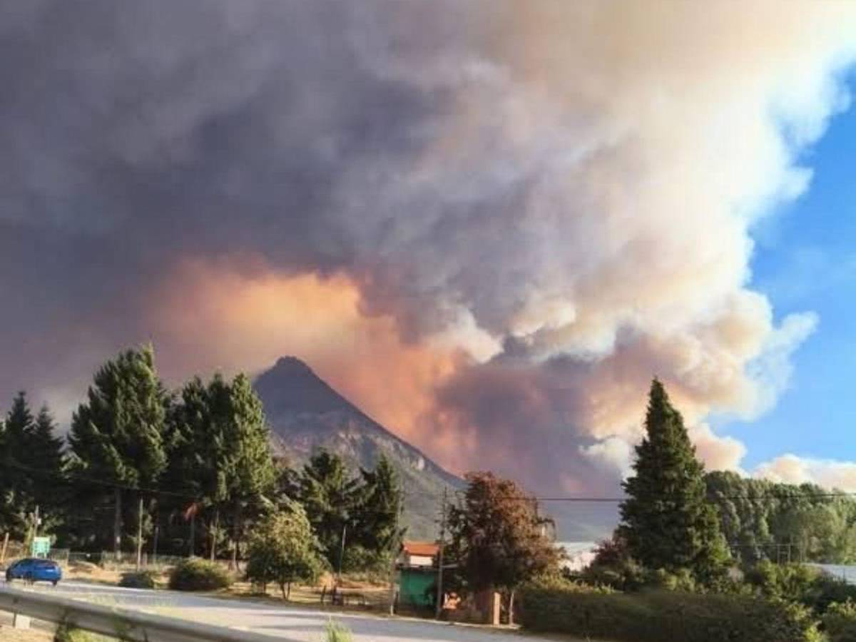Imágenes de la Patagonia: el fuego arrasa 45,000 hectáreas y amenaza residencias