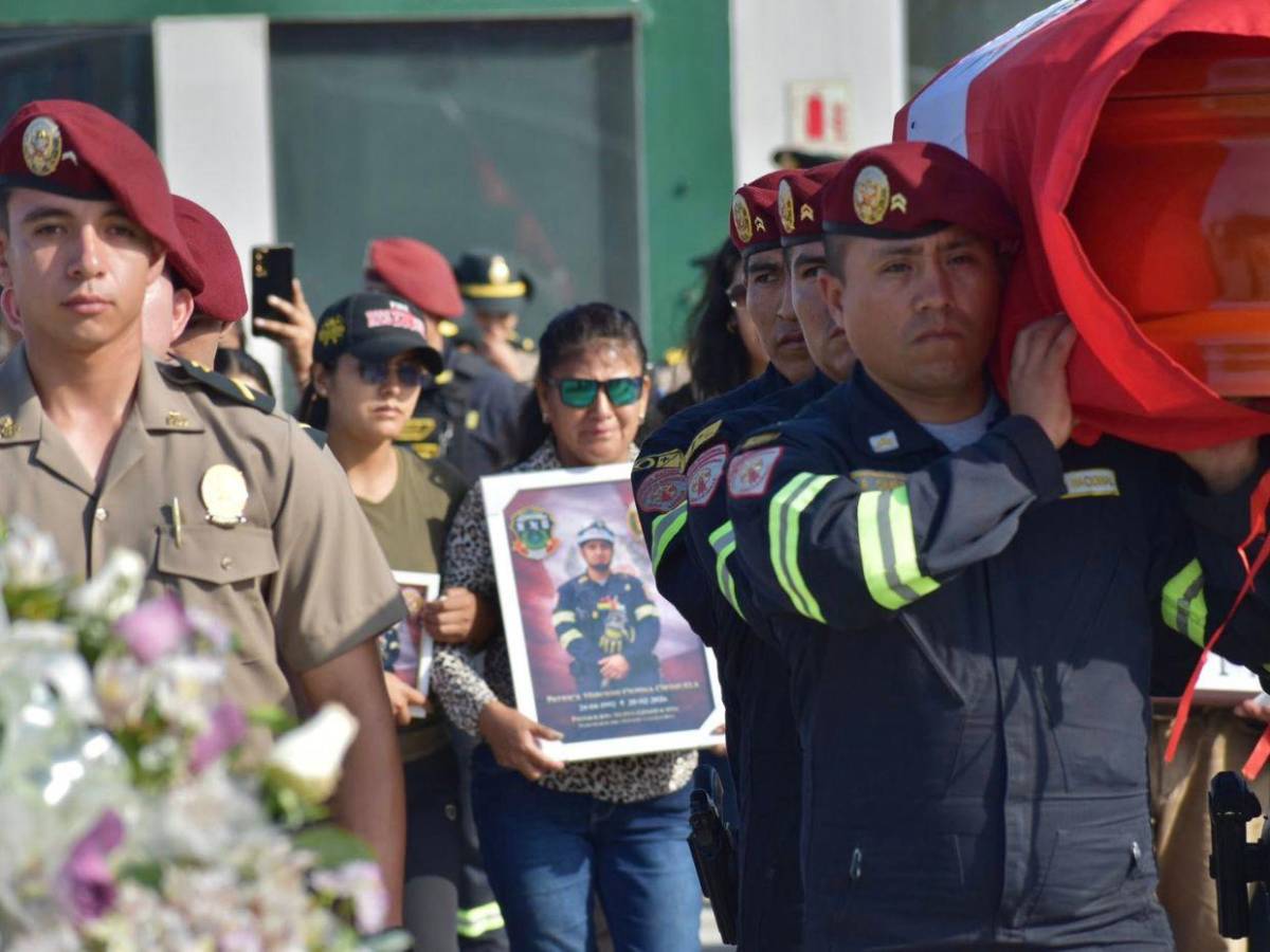 Perú despide como héroe a Patrick Ospina, el policía que dio su vida por un perro