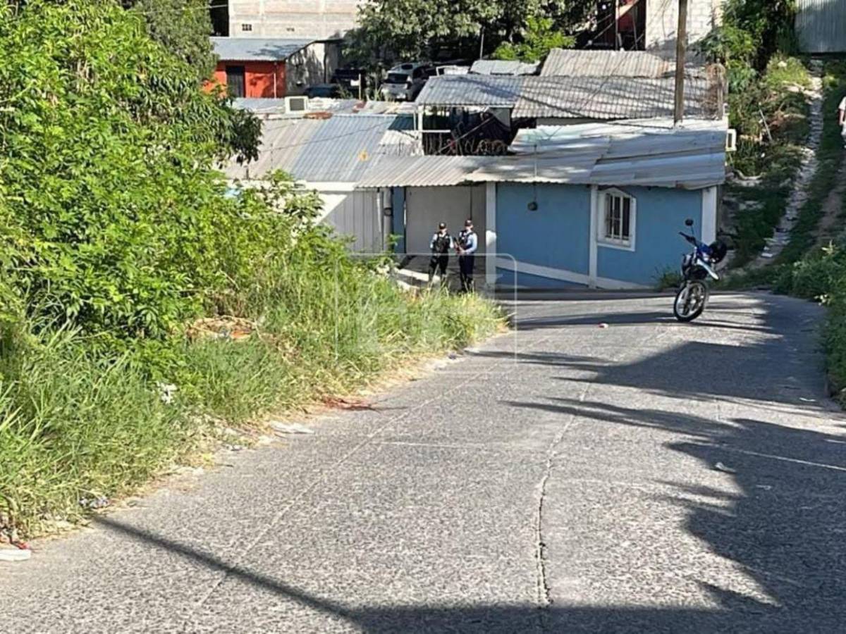 Entre la maleza y con varios disparos: así hallaron a dos hombres asesinados en la colonia 14 de enero