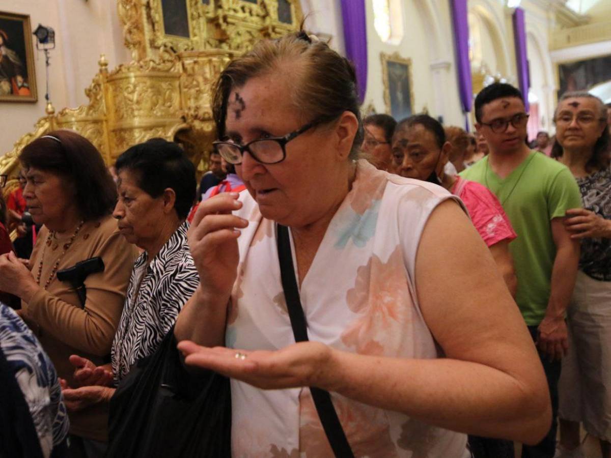 Feligresía capitalina recibe la Cuaresma con fe y devoción Feligresía capitalina recibe la Cuaresma con fe y devoción