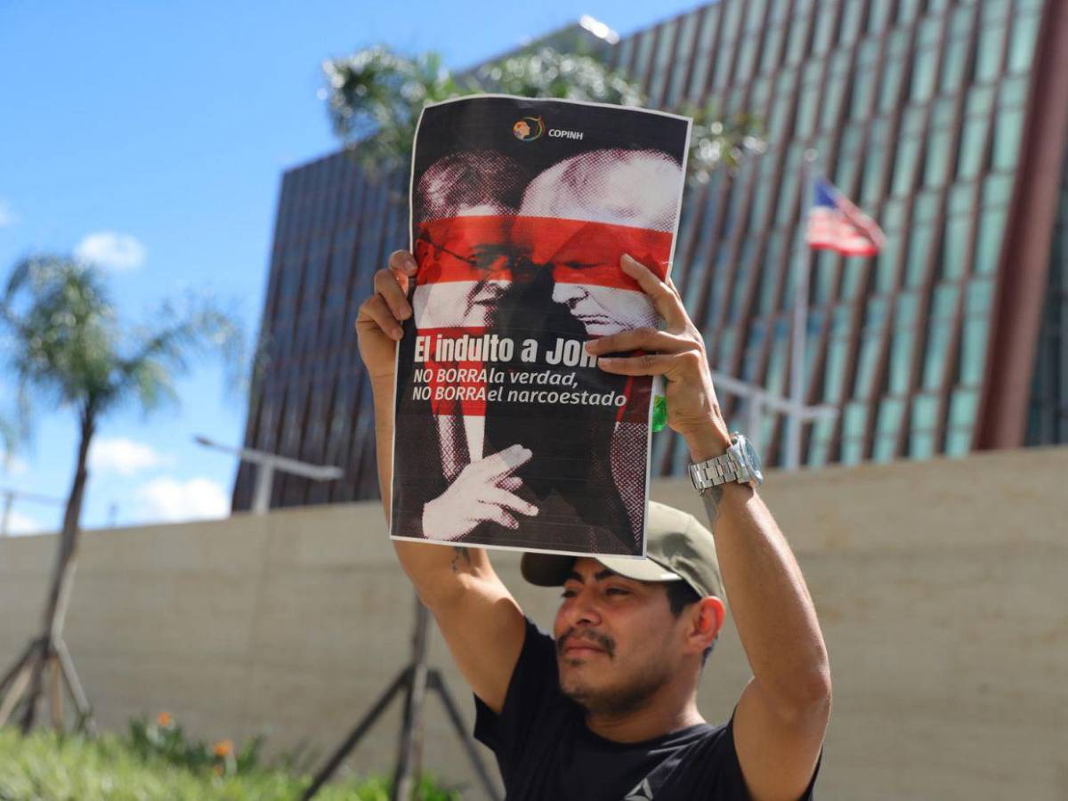 Protestan frente a Embajada de EE UU contra el indulto de Donald Trump a JOH