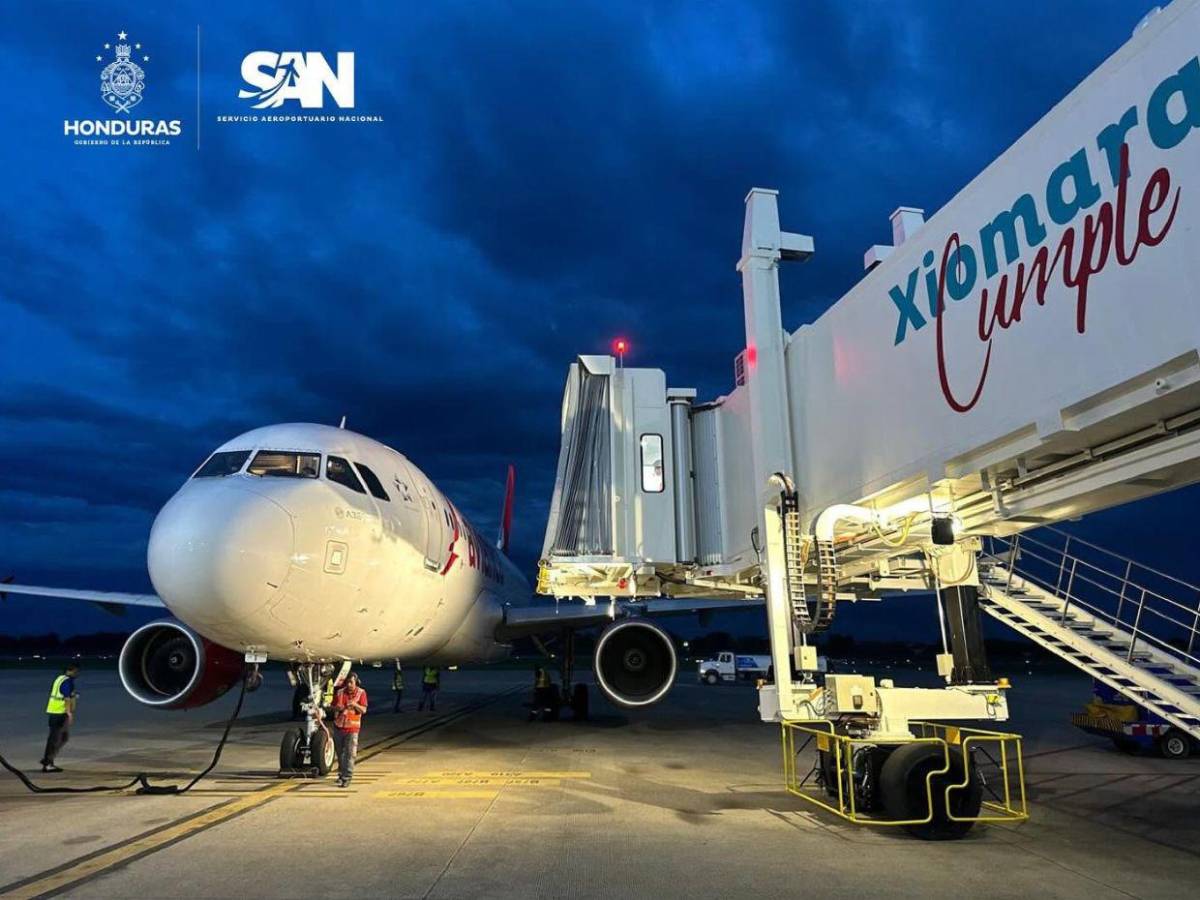 Institución del Estado tiene banderas de Libre y fotos de Rixi Moncada en sus oficinas