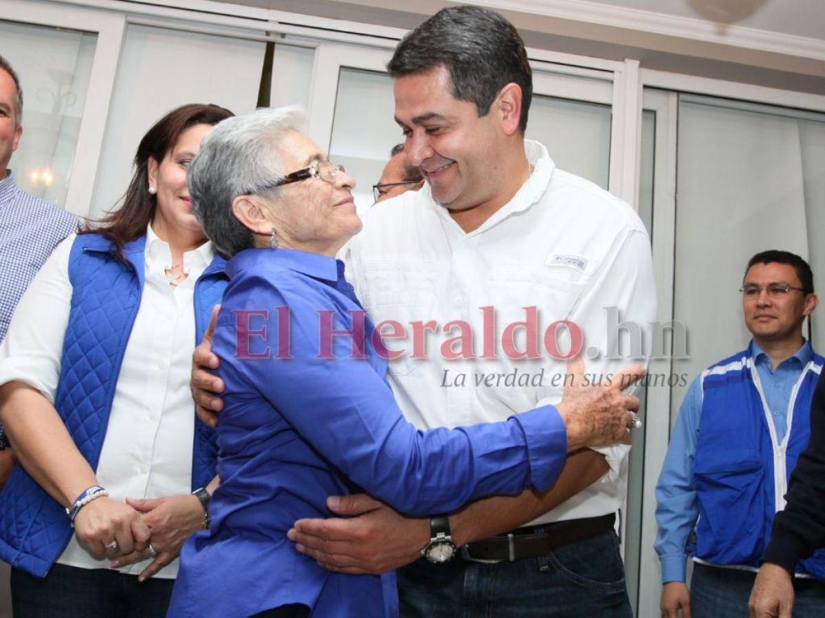 Familiares del expresidente Hernández llegan a verlo hasta la Dirección Nacional de Fuerzas Especiales