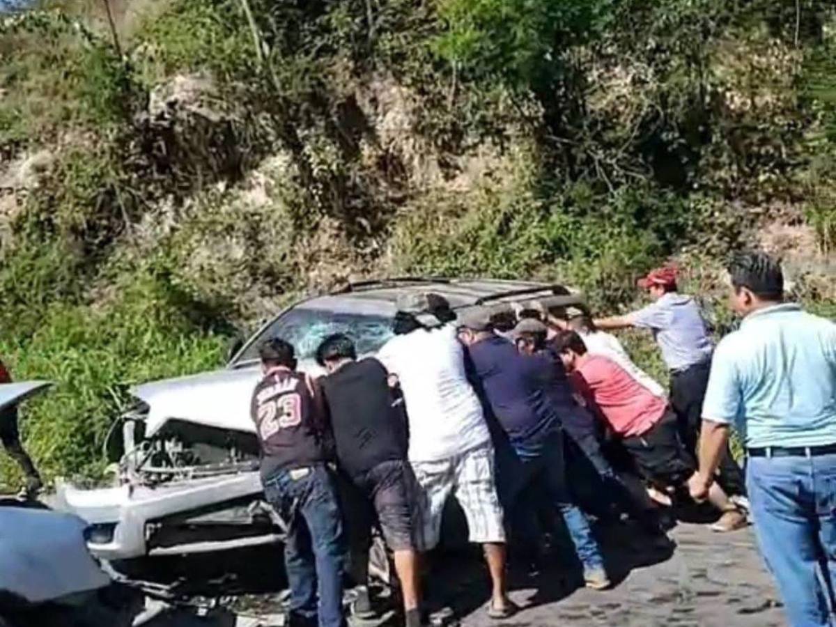 Murió uno de los conductores: imágenes del fatal accidente en Quimistán, Santa Bárbara