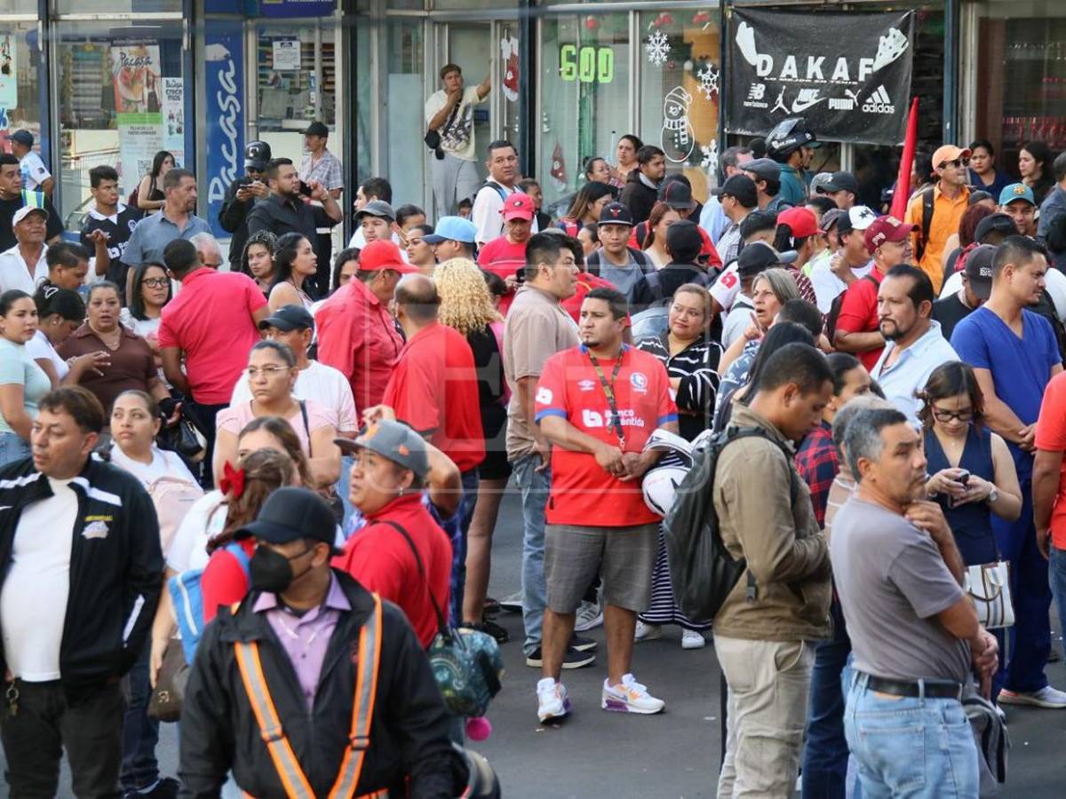 Colectivos de Libre presentes en bajos del Congreso Nacional tras convocatoria de Redondo