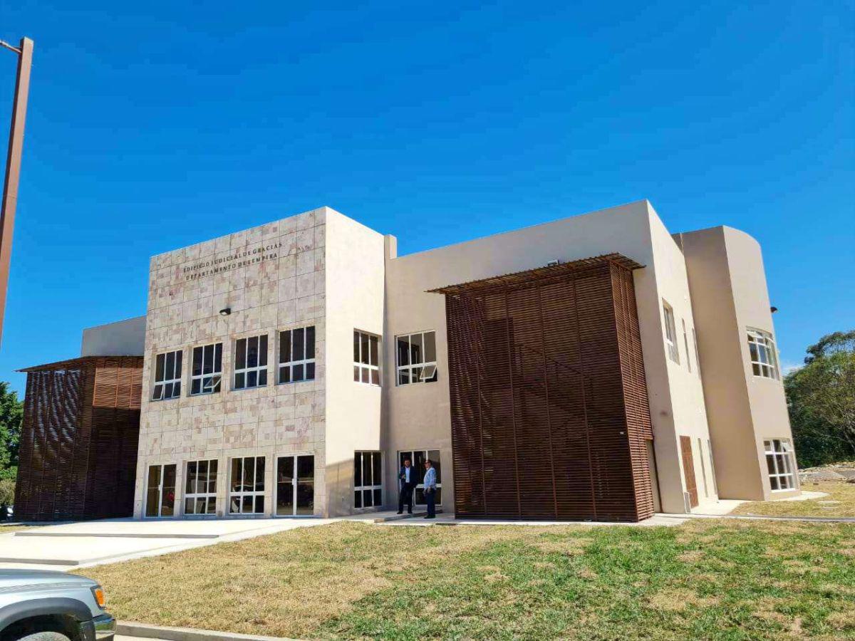 La sede judicial de Gracias, Lempira, en el occidente del país, también presenta una nueva cara al tener un moderno edificio.