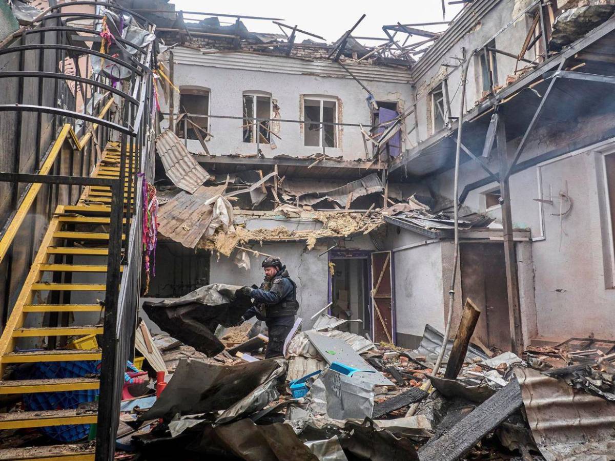 Rusia ataca con un dron una escuela llena de niños en Ucrania