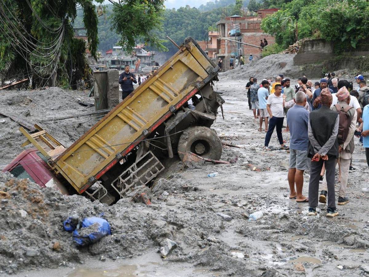 Riada en Nepal suma 682 muertos y casi 3,000 desaparecidos