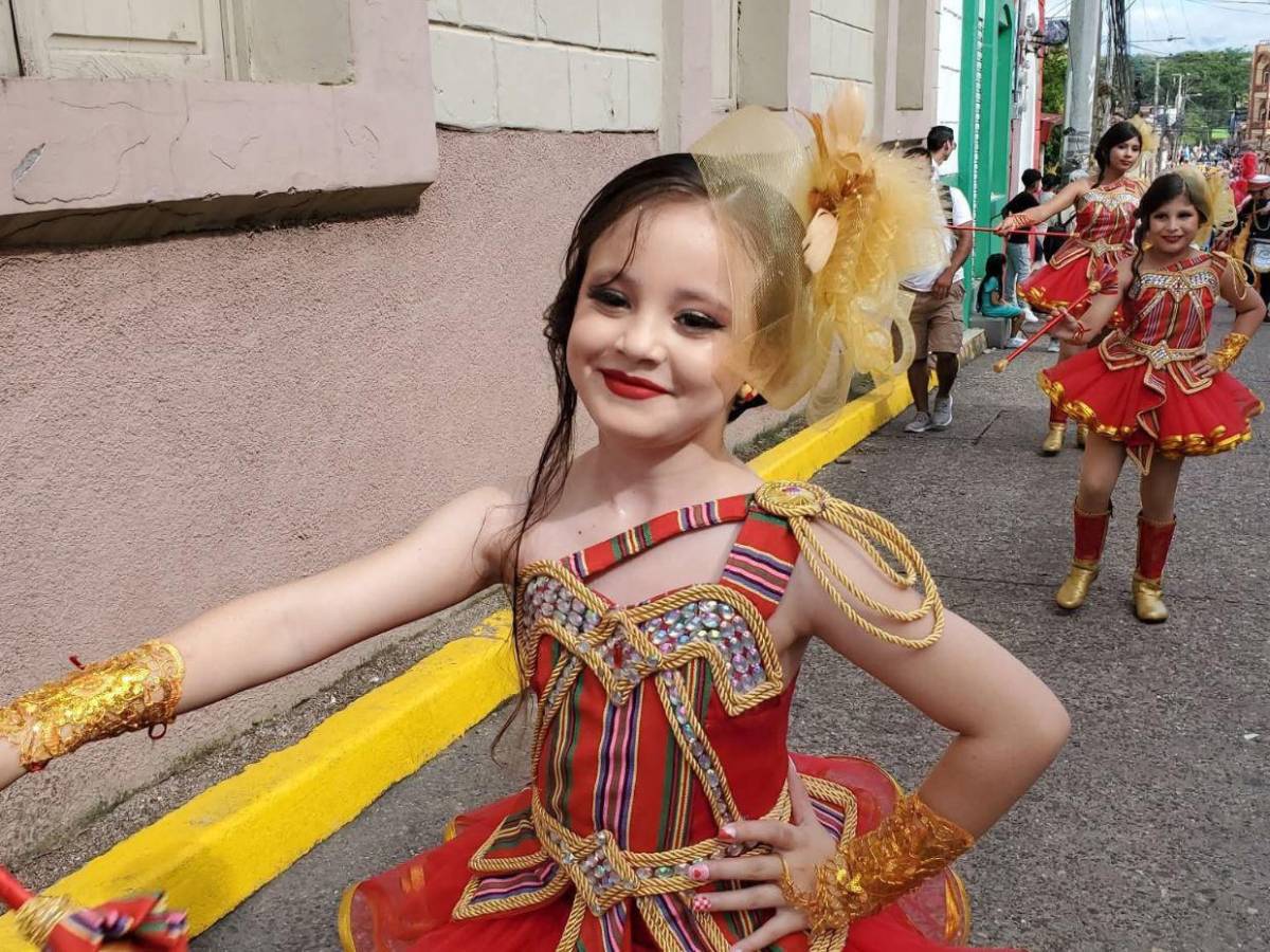 Hondureños celebran con fervor cívico los 204 años de independencia en todo el país