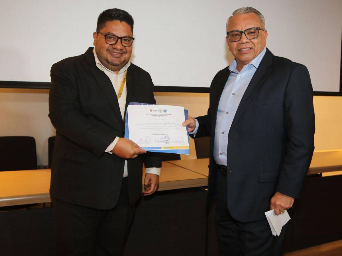 Carrera de Periodismo de la UNAH honra la labor de 10 egresados destacados