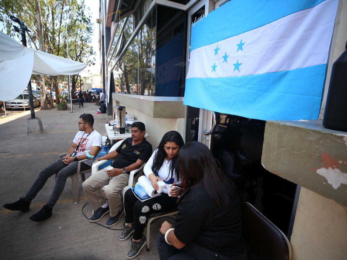 Policía solo tomará datos y entregará cuerpos a familias ante el paro de labores en Medicina Forense