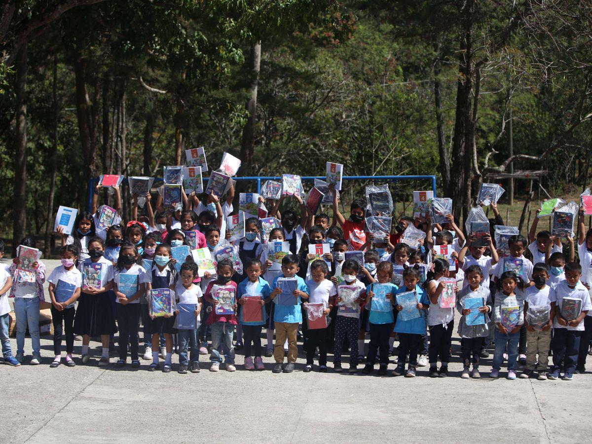 Maratón del Saber ayuda a construir futuros brillantes en Marcala, La Paz