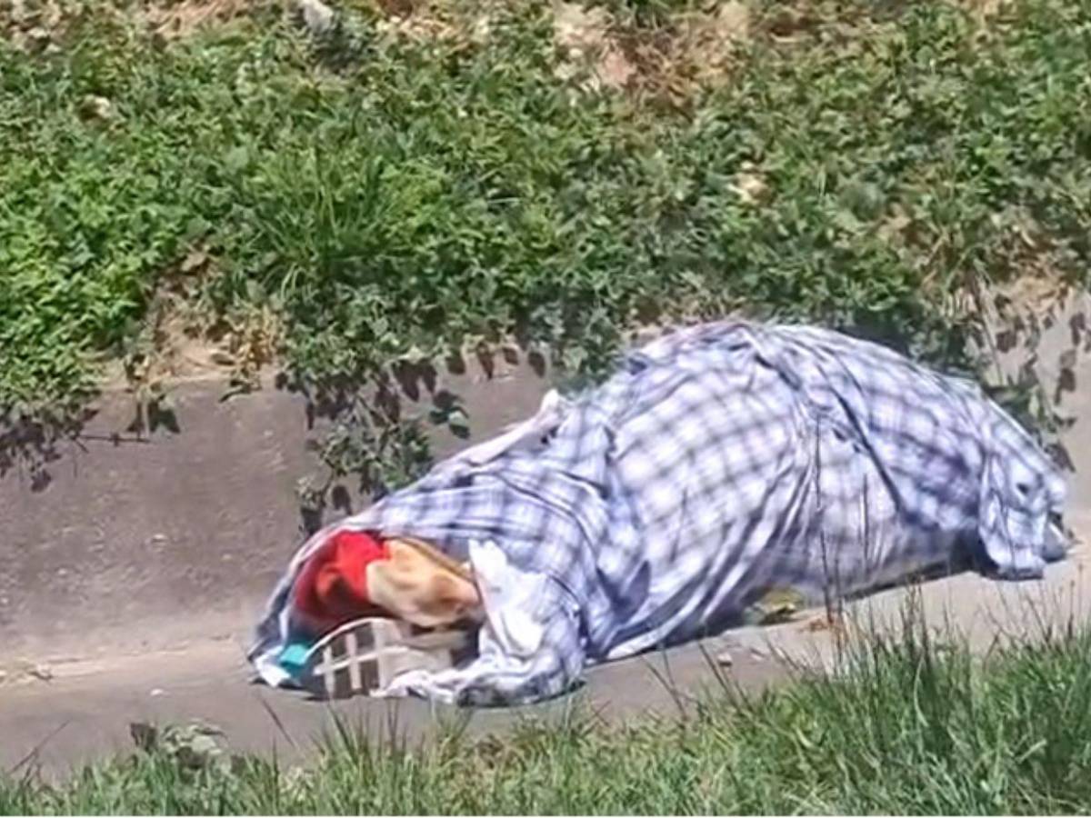 Envuelto en sábanas: así hallaron cadáver en el kilómetro nueve de la carretera al norte
