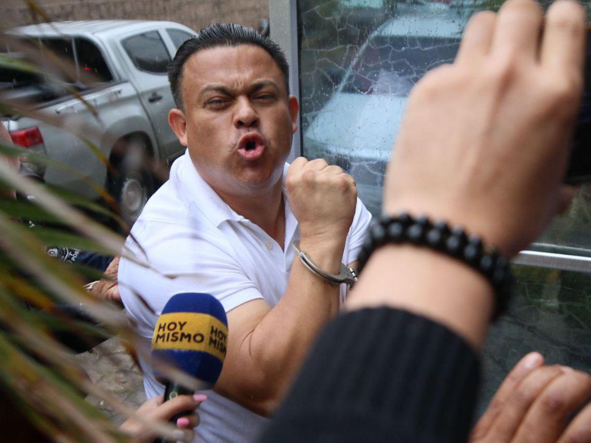 Nelson Márquez llegó gritando “¡Viva Honduras!” a audiencia por millonario fraude contra el Estado