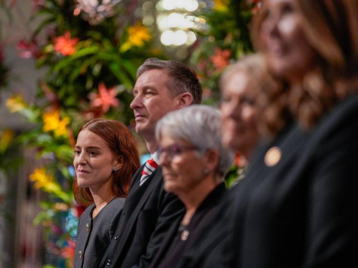 Hija de María Corina Machado  recibe el Premio Nobel de la Paz en nombre de su madre