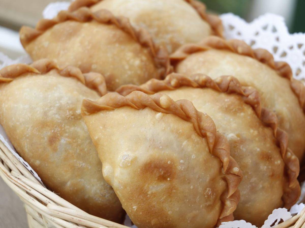 Mujer mata a 40 pandilleros dándoles empanadas envenenadas en Haití Mujer mata a 40 pandilleros dándoles empanadas envenenadas en Haití