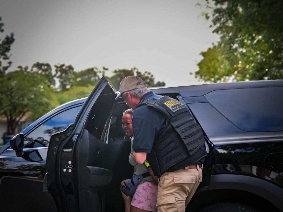 Así fue el arresto de una madre hondureña que clamaba por sus hijas ante ICE en Austin, Texas