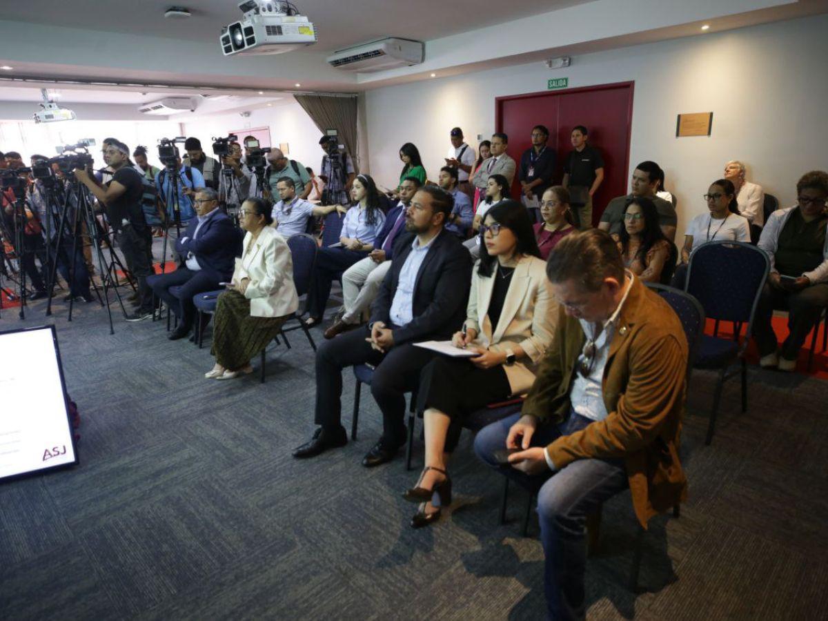 Compraron arreglos florales, aretes y hasta bolsos: así despilfarró el CN fondos en 2023 y 2024 Compraron arreglos florales, aretes y hasta bolsos: así despilfarró el CN fondos en 2023 y 2024