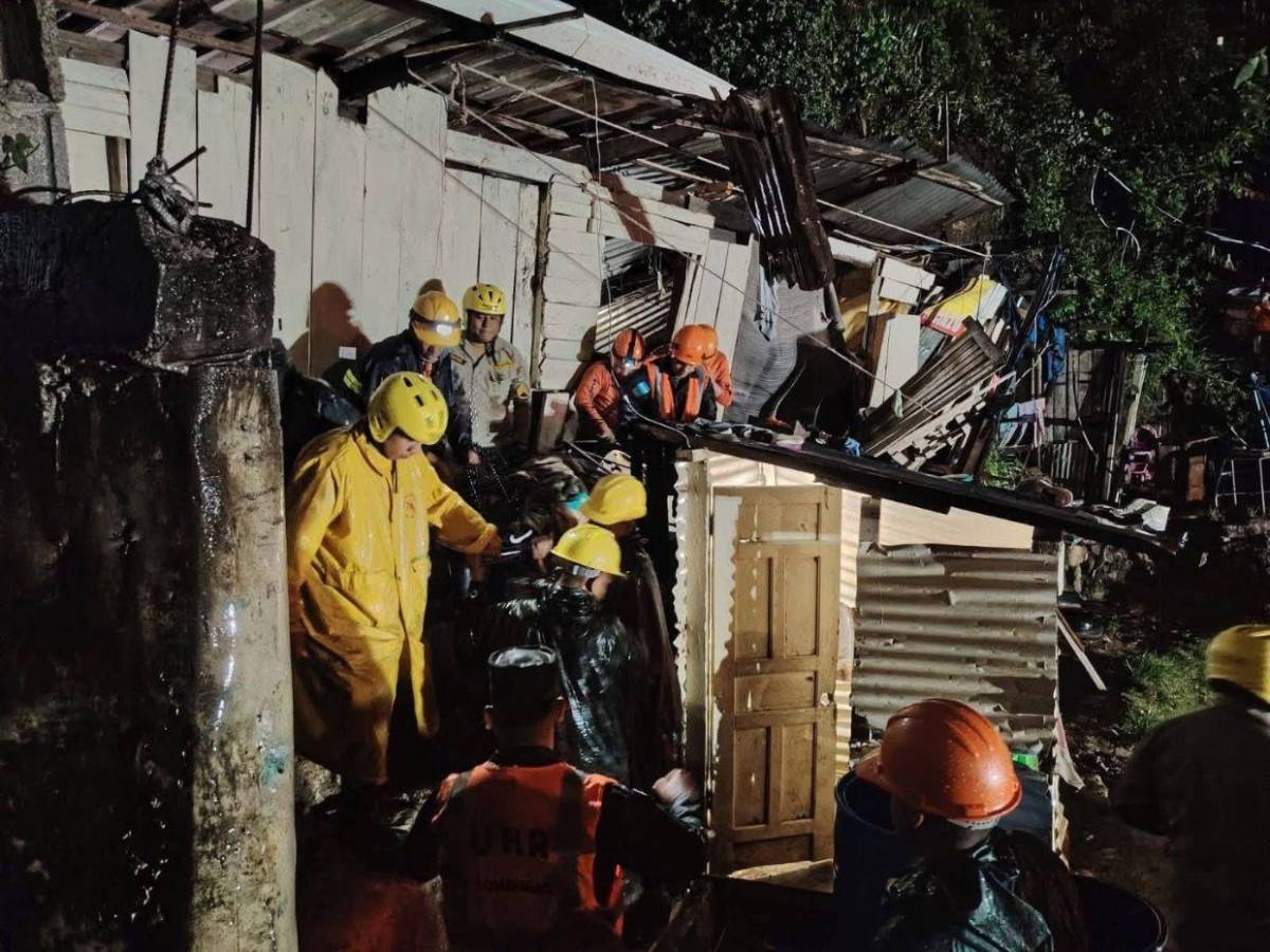 Sacó a sus hijos antes de morir: Luz Triminio, madre soterrada tras colapsar su casa en Comayagüela