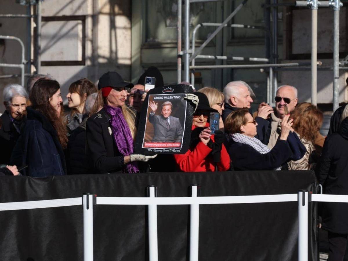 De Anne Hathaway a Donatella Versace: Famosos que asistieron al funeral de Valentino en Roma