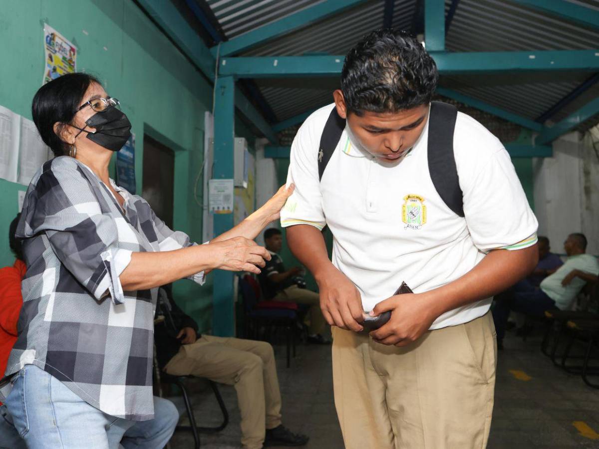 Orden y disciplina, las nuevas normas que usan las escuelas públicas en El Salvador