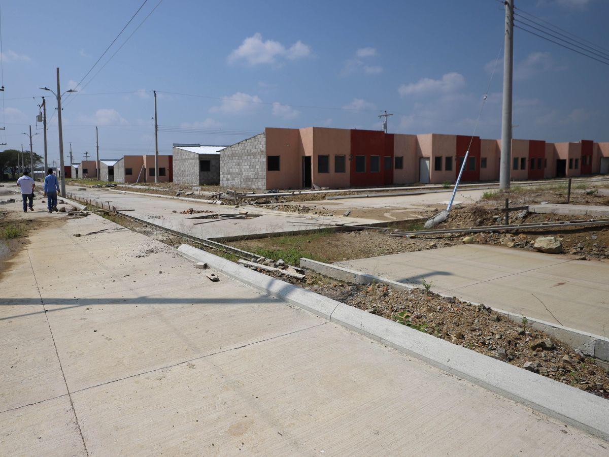 $!En Choluteca las casas ya están terminadas, pero el proyecto se está deteriorando, debido a que el gobierno no ha pagado y así recibirlo.